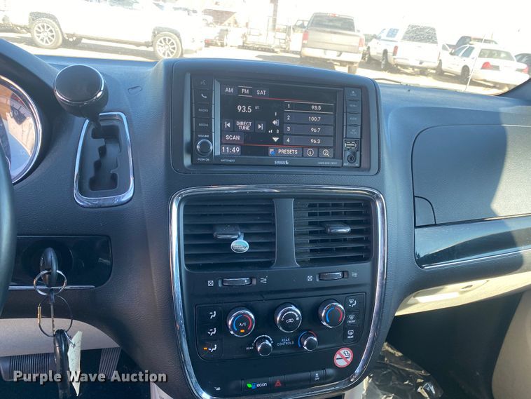 image for item DJ7586 2017 Dodge Grand Caravan  van