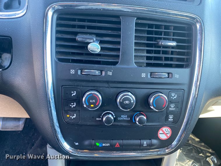 image for item DJ7586 2017 Dodge Grand Caravan  van