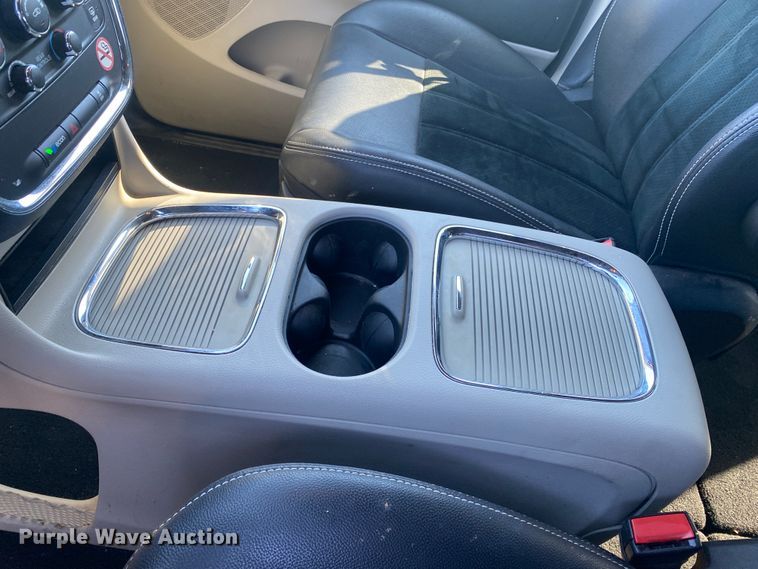 image for item DJ7586 2017 Dodge Grand Caravan  van