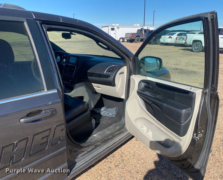 image for item DJ7586 2017 Dodge Grand Caravan  van