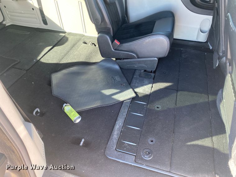 image for item DJ7586 2017 Dodge Grand Caravan  van