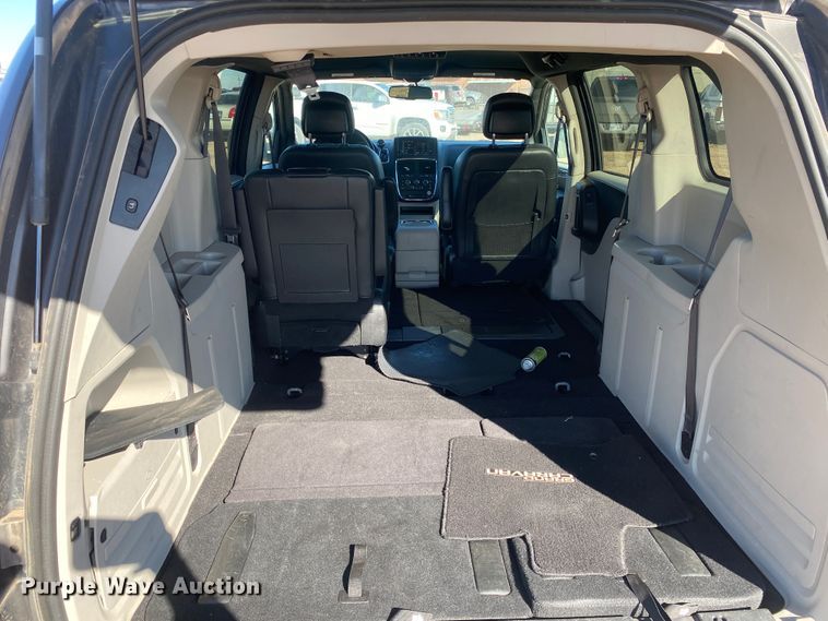 image for item DJ7586 2017 Dodge Grand Caravan  van