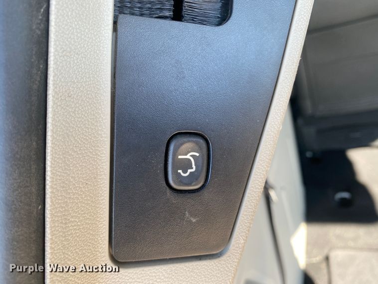 image for item DJ7586 2017 Dodge Grand Caravan  van