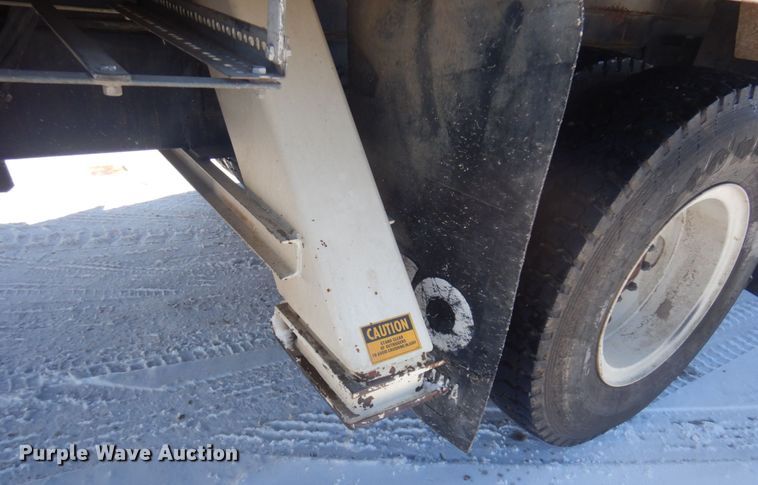 image for item DM5376 1994 Ford F700  bucket truck