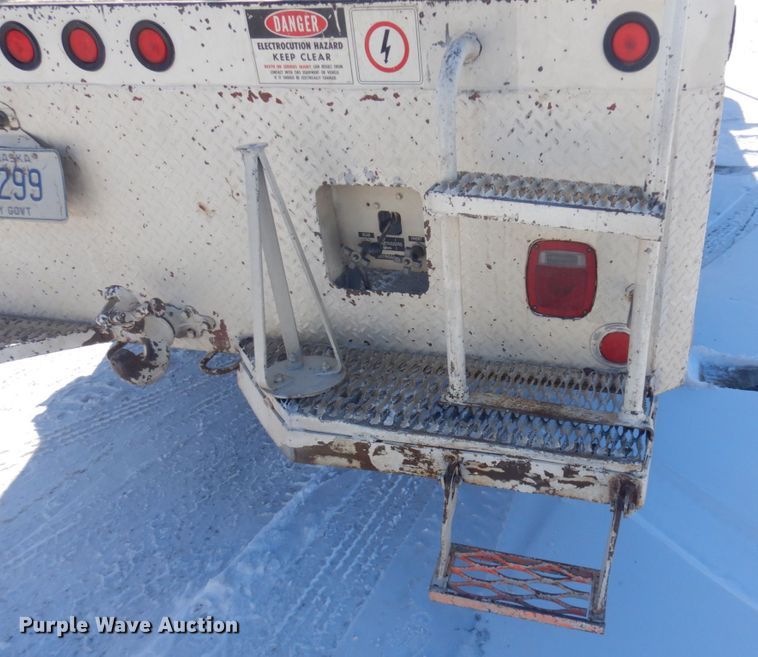 image for item DM5376 1994 Ford F700  bucket truck