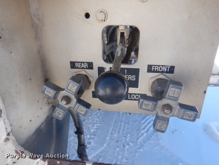 image for item DM5376 1994 Ford F700  bucket truck