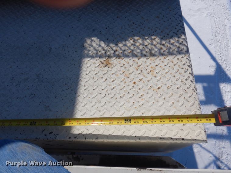 image for item DM5376 1994 Ford F700  bucket truck