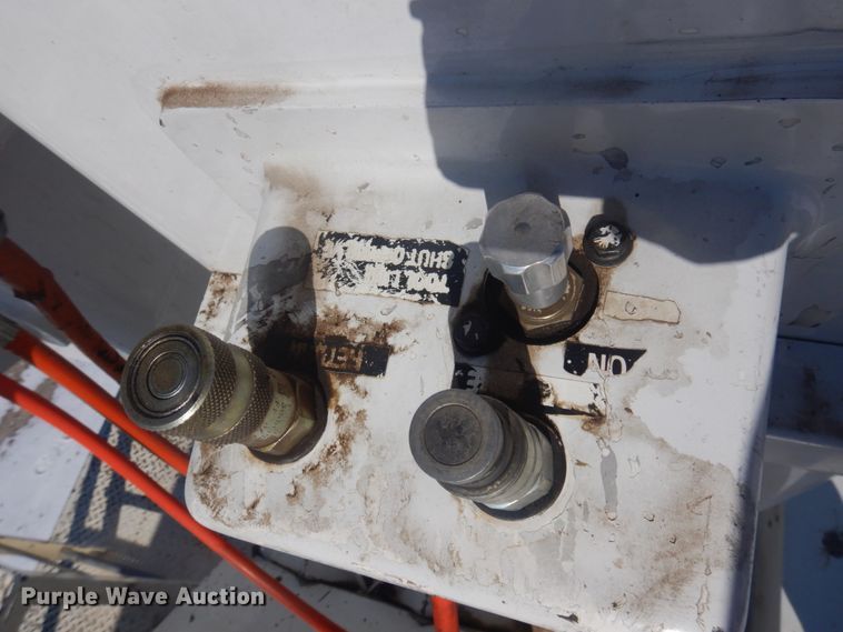 image for item DM5376 1994 Ford F700  bucket truck