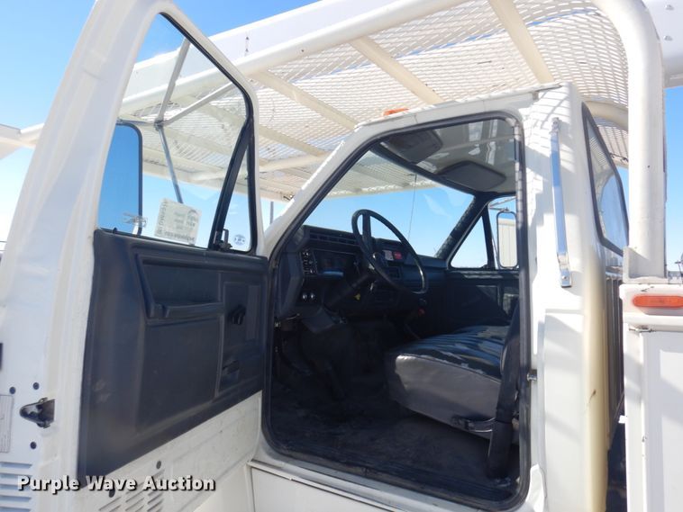 image for item DM5376 1994 Ford F700  bucket truck