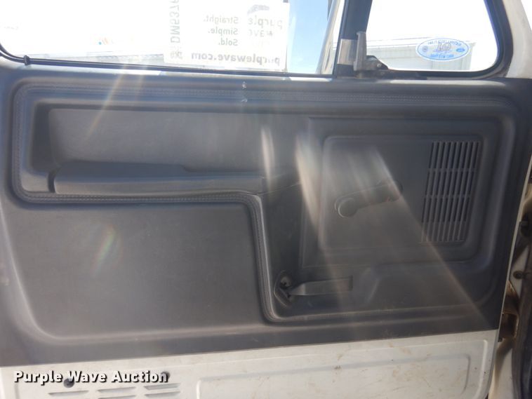 image for item DM5376 1994 Ford F700  bucket truck