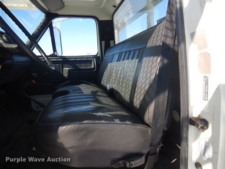 image for item DM5376 1994 Ford F700  bucket truck