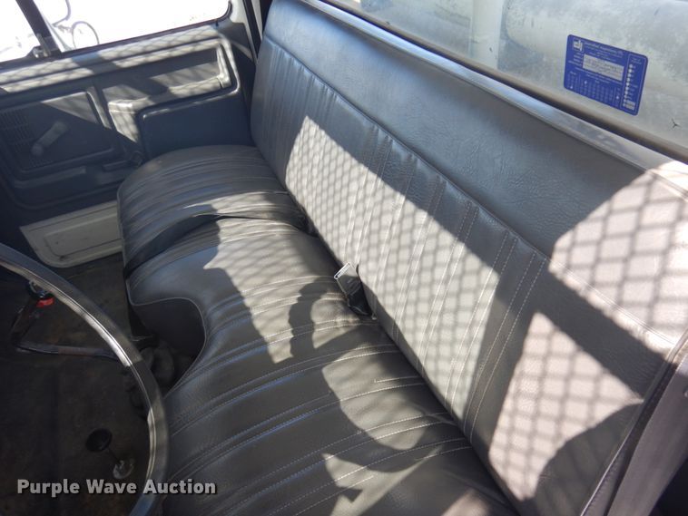 image for item DM5376 1994 Ford F700  bucket truck