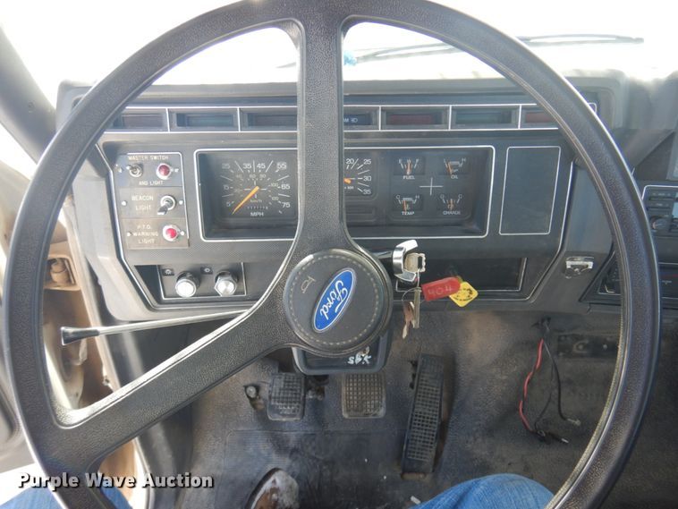 image for item DM5376 1994 Ford F700  bucket truck