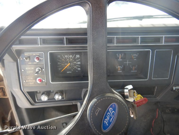 image for item DM5376 1994 Ford F700  bucket truck