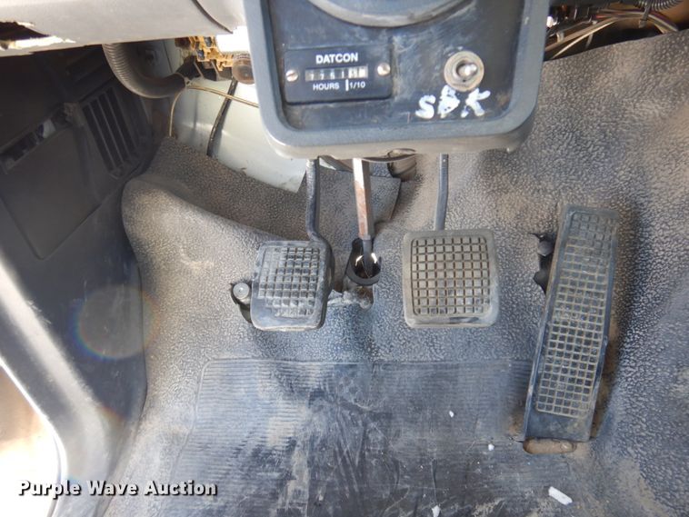 image for item DM5376 1994 Ford F700  bucket truck