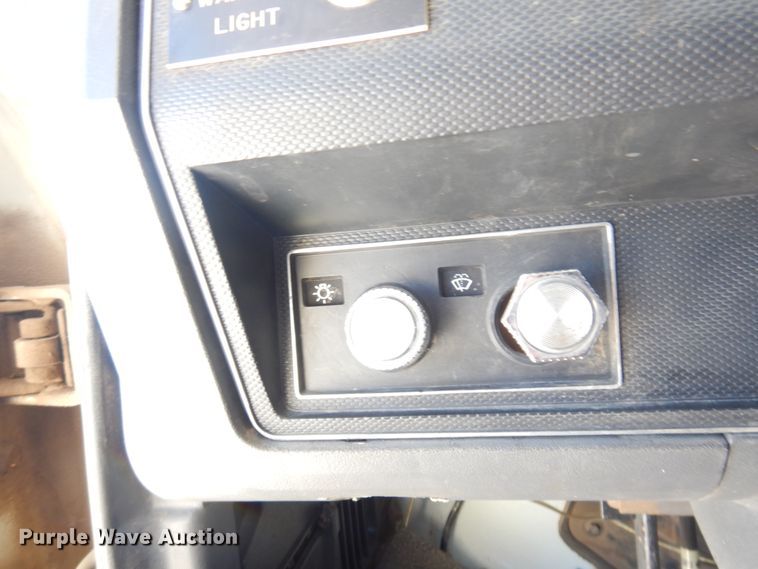 image for item DM5376 1994 Ford F700  bucket truck