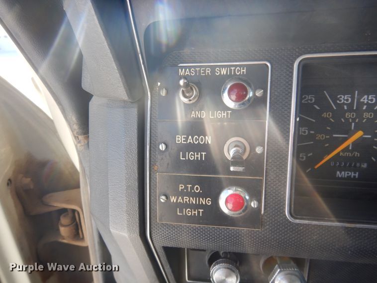 image for item DM5376 1994 Ford F700  bucket truck