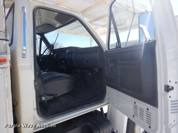 image for item DM5376 1994 Ford F700  bucket truck