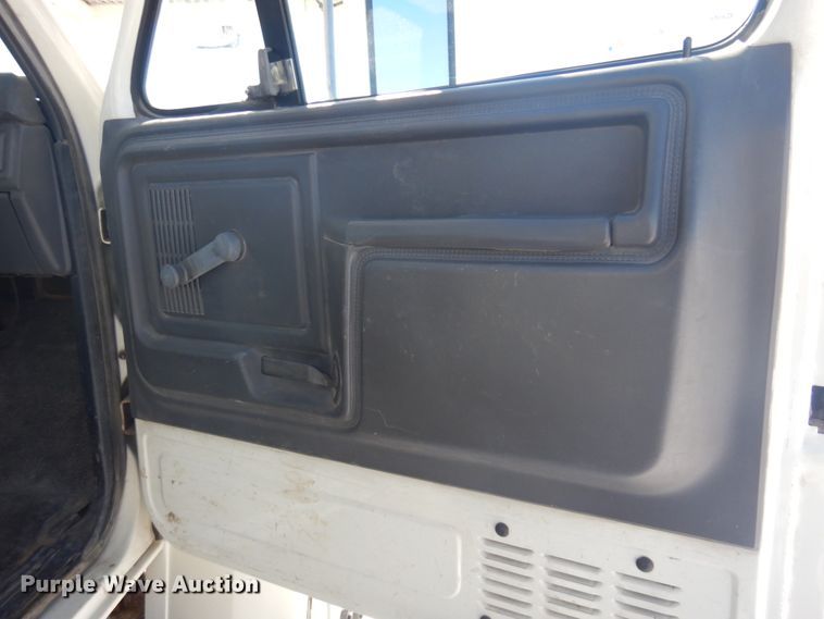 image for item DM5376 1994 Ford F700  bucket truck