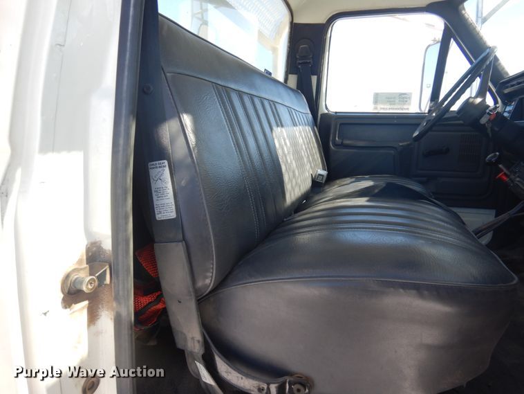 image for item DM5376 1994 Ford F700  bucket truck