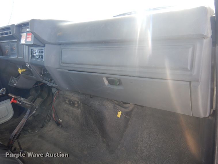 image for item DM5376 1994 Ford F700  bucket truck