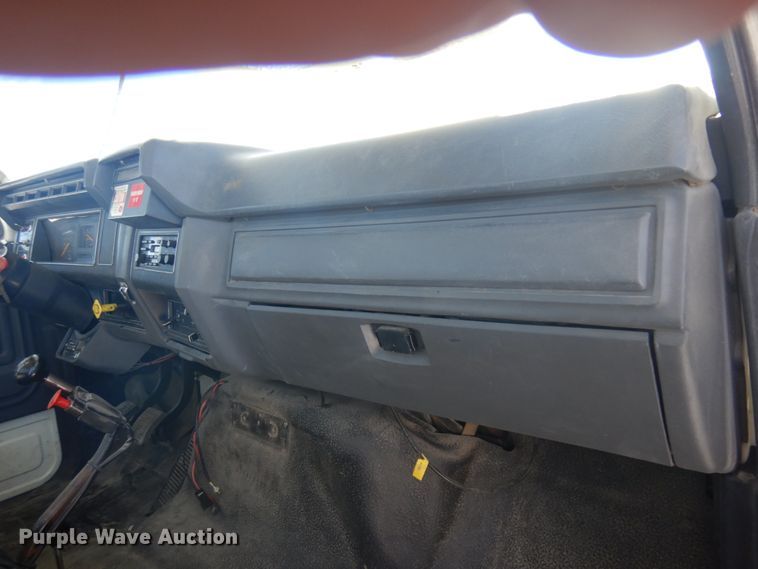 image for item DM5376 1994 Ford F700  bucket truck