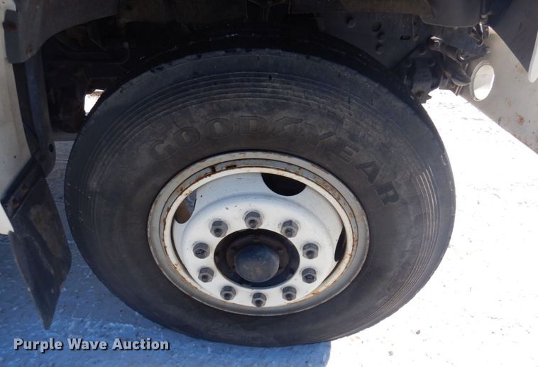 image for item DM5376 1994 Ford F700  bucket truck