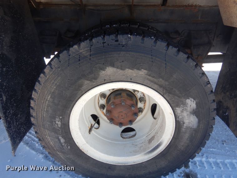 image for item DM5376 1994 Ford F700  bucket truck