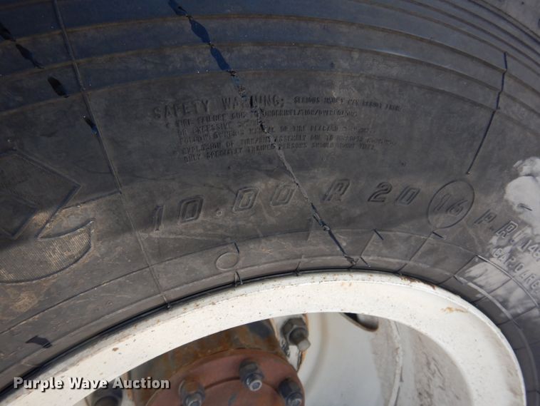 image for item DM5376 1994 Ford F700  bucket truck