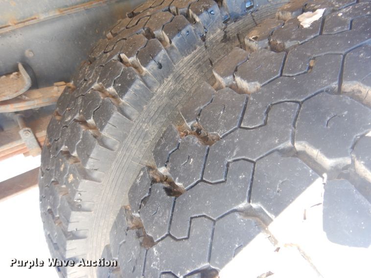 image for item DM5376 1994 Ford F700  bucket truck