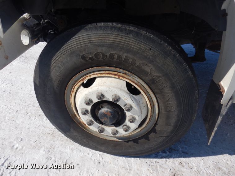 image for item DM5376 1994 Ford F700  bucket truck