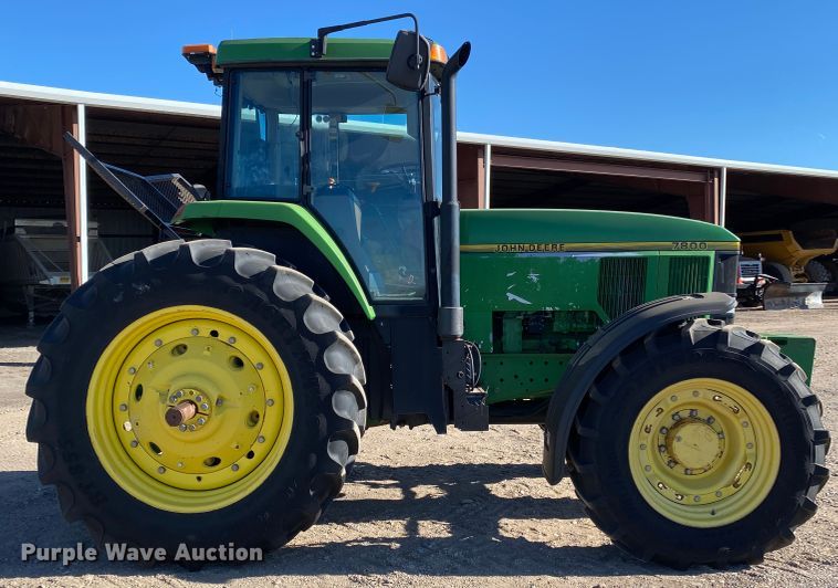 image for item DM8332 1993 John Deere 7800  MFWD tractor