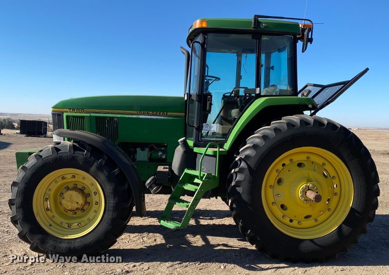 image for item DM8332 1993 John Deere 7800  MFWD tractor