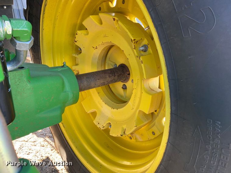 image for item DM8332 1993 John Deere 7800  MFWD tractor