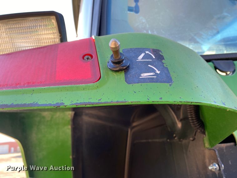 image for item DM8332 1993 John Deere 7800  MFWD tractor