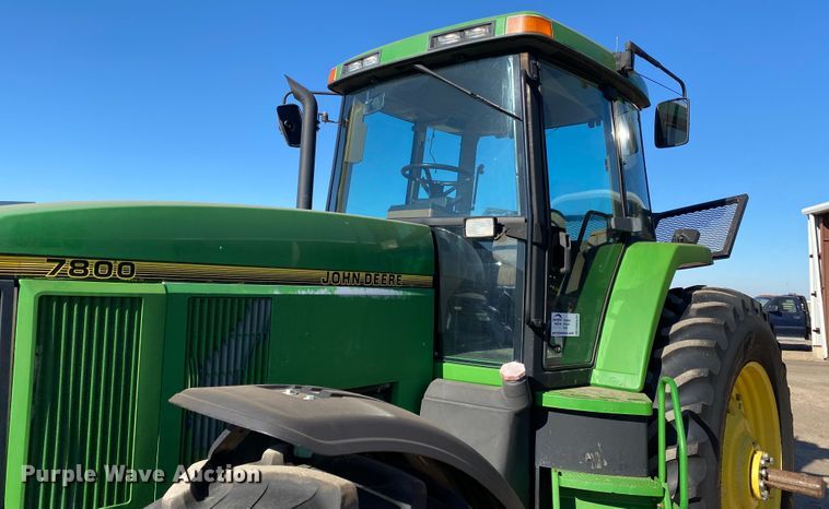 image for item DM8332 1993 John Deere 7800  MFWD tractor