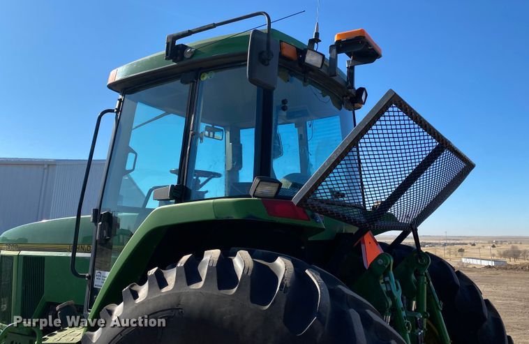 image for item DM8332 1993 John Deere 7800  MFWD tractor