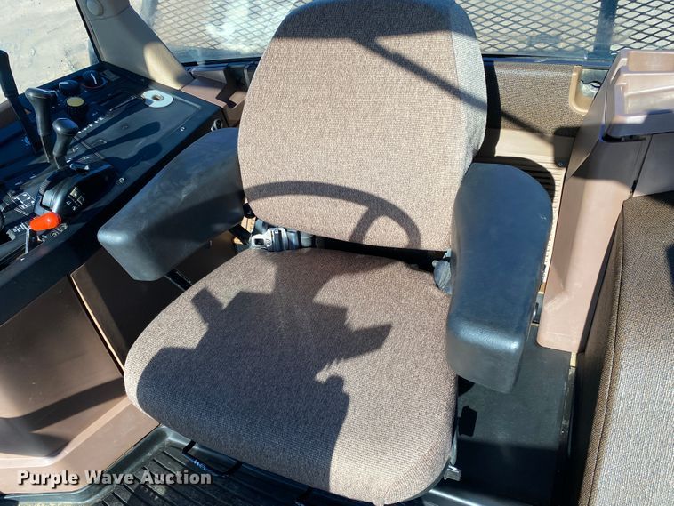 image for item DM8332 1993 John Deere 7800  MFWD tractor