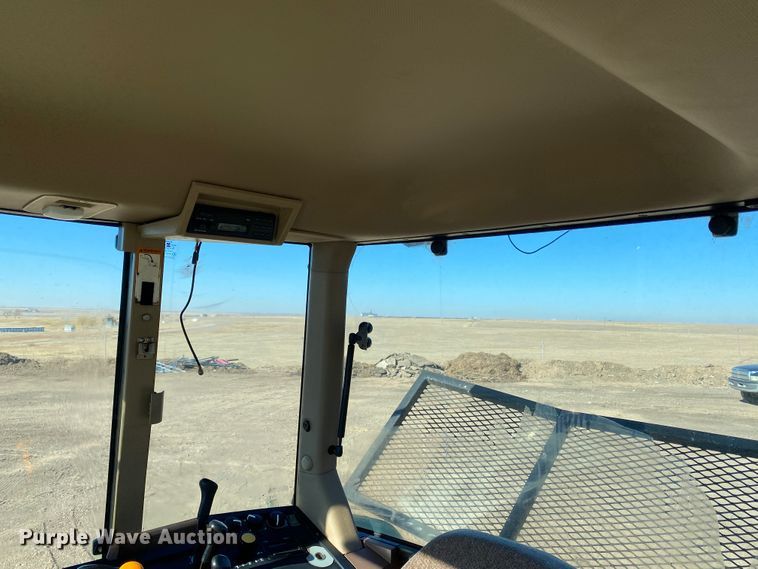 image for item DM8332 1993 John Deere 7800  MFWD tractor