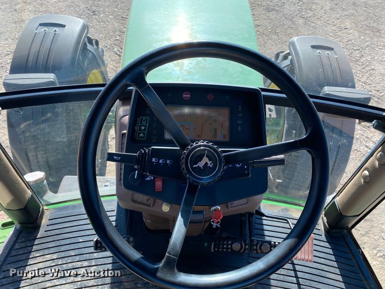 image for item DM8332 1993 John Deere 7800  MFWD tractor