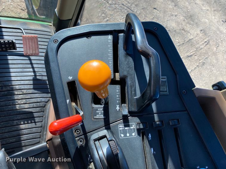 image for item DM8332 1993 John Deere 7800  MFWD tractor