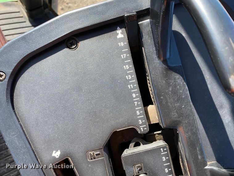 image for item DM8332 1993 John Deere 7800  MFWD tractor