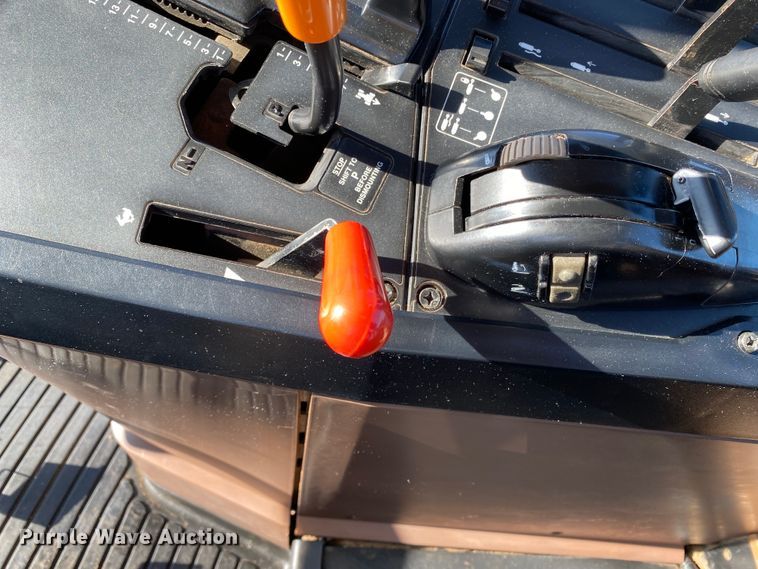 image for item DM8332 1993 John Deere 7800  MFWD tractor