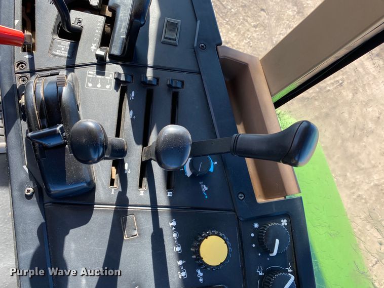 image for item DM8332 1993 John Deere 7800  MFWD tractor