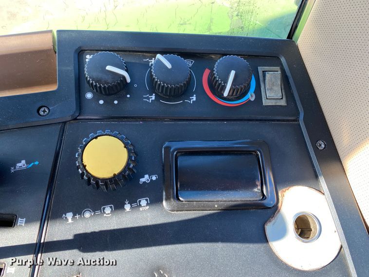 image for item DM8332 1993 John Deere 7800  MFWD tractor