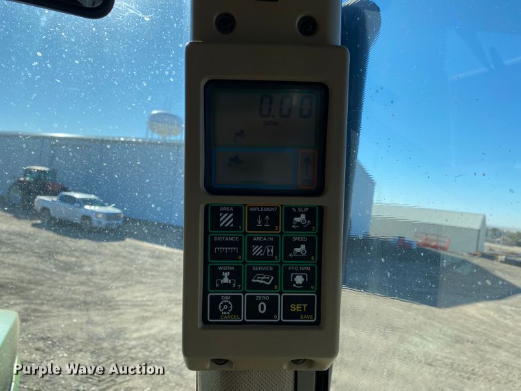 image for item DM8332 1993 John Deere 7800  MFWD tractor