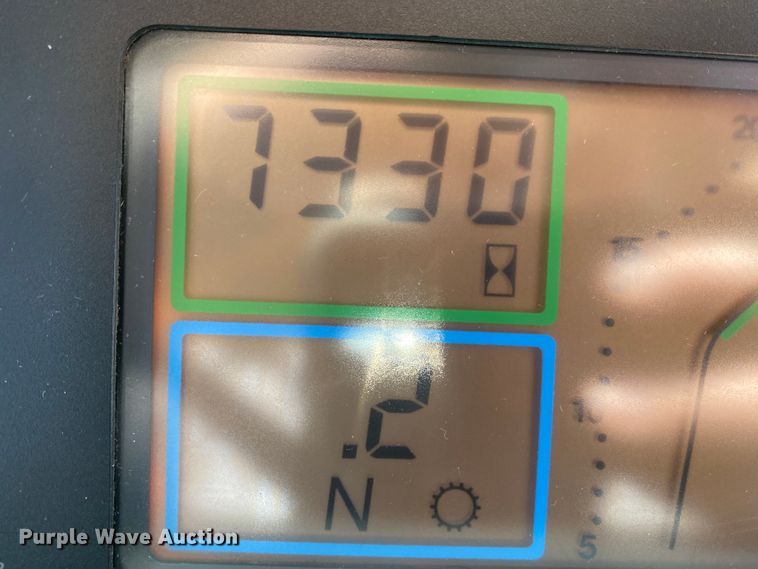 image for item DM8332 1993 John Deere 7800  MFWD tractor