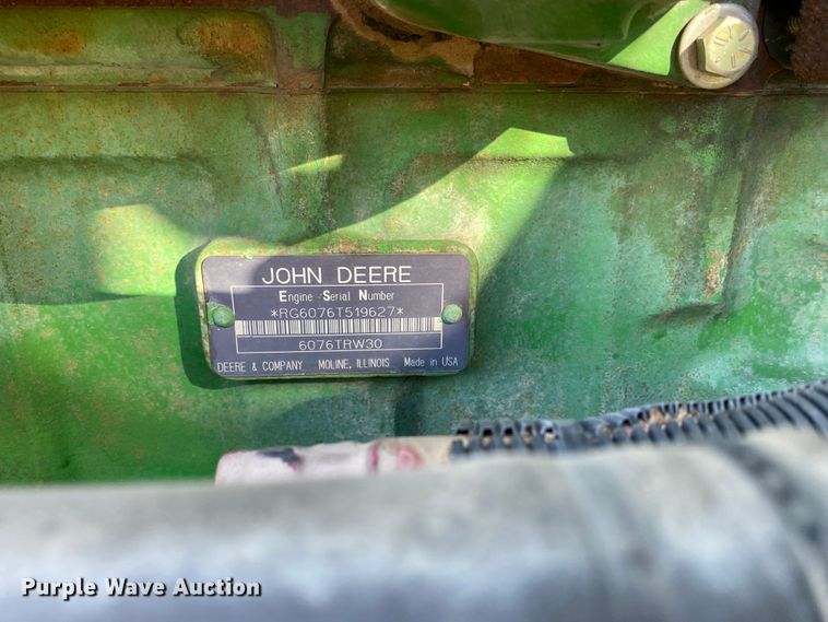 image for item DM8332 1993 John Deere 7800  MFWD tractor