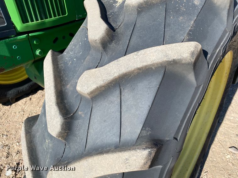 image for item DM8332 1993 John Deere 7800  MFWD tractor