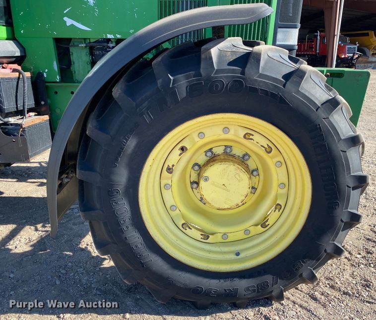 image for item DM8332 1993 John Deere 7800  MFWD tractor